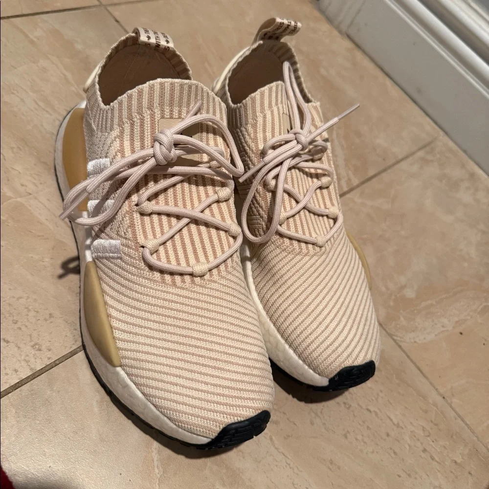 Women Adidas NMD_W1